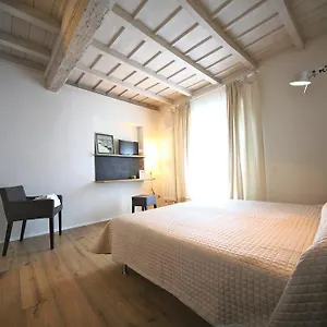 32 Camerecaffe , Pavia Italy
